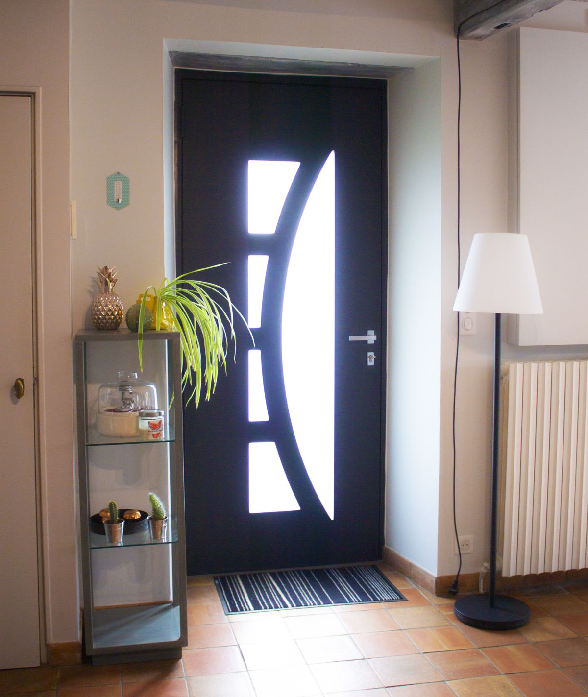 Pose d'une porte d'entrée en alu dans le Finistère, par ID Menuiseries Pose d'une porte d'entrée en alu dans le Finistère, par ID Menuiseries